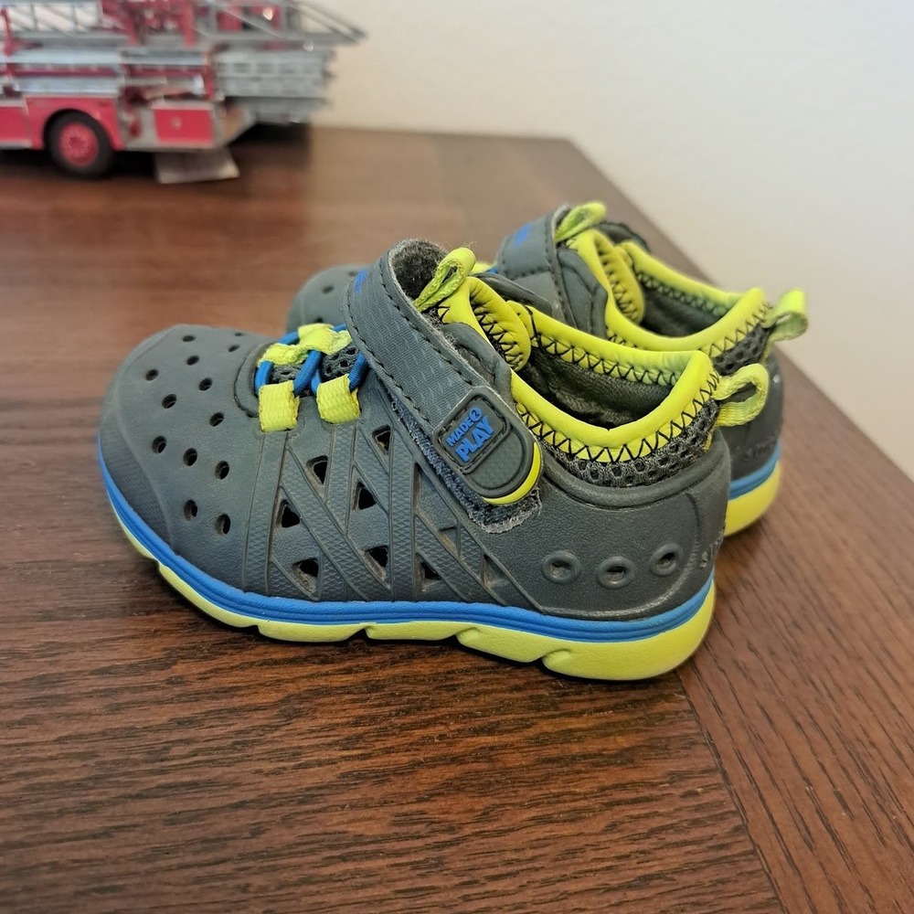 Stride Rite Made 2 Play Phibian Boys Water Shoes Grey Blue Lime Size 4 BB55006